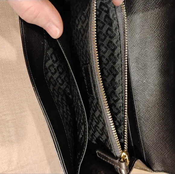 Diane Von Furstenberg & Coach Wallets. - Picture 7 of 12